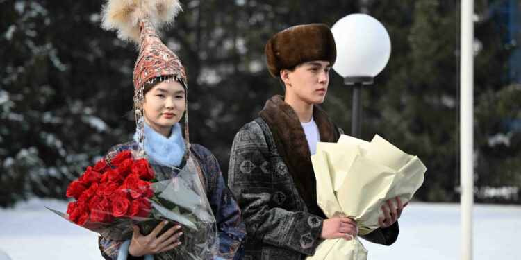 Акылбек Жапаров Казакстанга барды