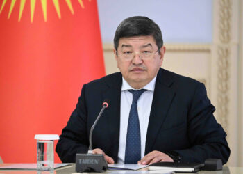 Акылбек Жапаров жер титирөө тууралуу билдирүү Android телефондоруна келип, iPhone’го келбегенин кеп кылды