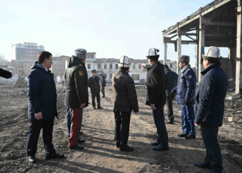 Акылбек Жапаров Жалал-Абаддагы бузулуп жаткан абакка барды