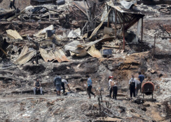 Чилидеги ири өрттөн 131 адам каза болуп, 300 киши дайынсыз болуп жатат