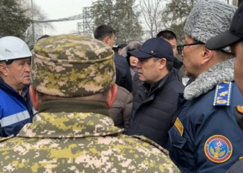 Садыр Жапаров авария болгон Бишкек ЖЭБине барды