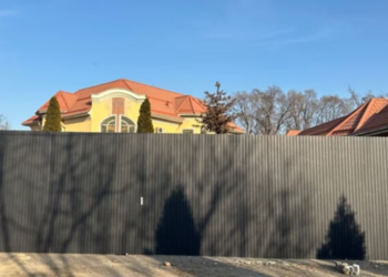 УКМК Райымбек Матраимовдун Оштогу үйүнө мөөр басып, бекитти