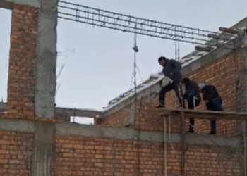 Нарында салынып башталган спорт зал эмне үчүн буздурулуп жатат? Расмий жооп