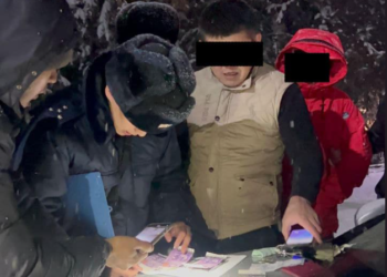 Ошто патрулдук милиция кызматкерин опузалап, 150 миң сом талап кылган адам кармалды (видео)