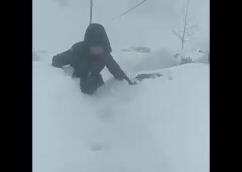 Кар жиреп мектепте барган мугалимдерге министр ыраазычылык билдирди