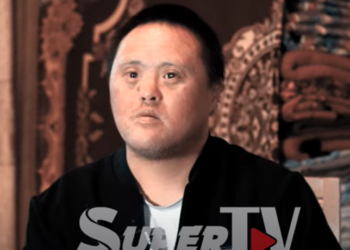 Даун синдрому бар Изат: «Уктап жатканда апамды эстейм. Ал бир жолу түшүмө кирди»