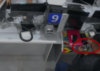 Ноокенде чет өлкөлүктөрдөн акча алган Калкты каттоо департаментинин кызматкерлери кармалды (видео)