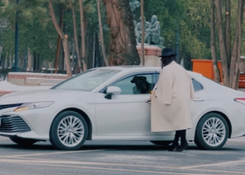 Ырчы Гүлназ Чыныбек кызы темир тулпарлуу болду (видео)