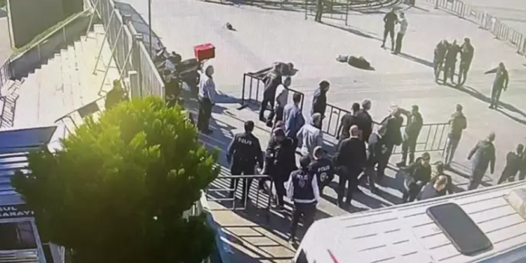 Түркияда сот имаратына кол салган эркек менен аял жок кылынды