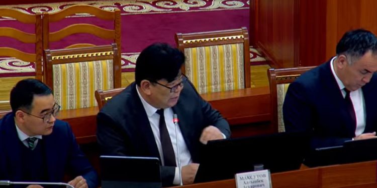 «Дааратканага кетти». Жогорку Кеңеште ыңгайсыз учур орун алды