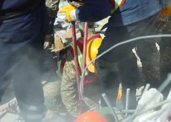 «Алтын, күмүш, акча тепселендиде жатты». Түркиядагы зилзаланы кыргыз куткаруучулары эскеришти (видео)