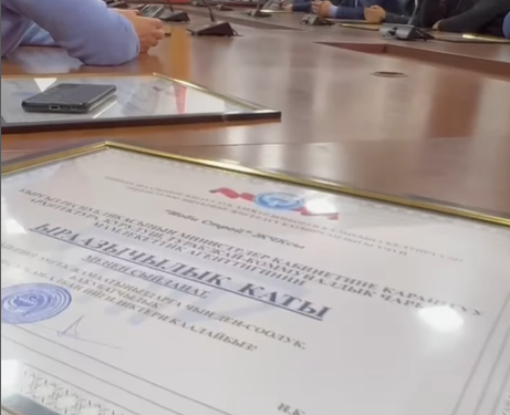 ЖЭБдеги кырсык. Орунтаев жардам берген 80ден ашуун курулуш компанияга ыраазычылык кат тапшырды (видео)