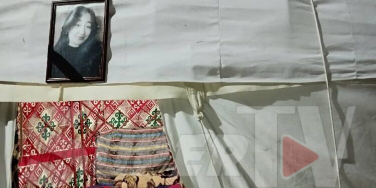 «Кызым медик болом дечү». Ак-Сууда каза болгон 18 жаштагы кыздын атасы кайрылуу жасады (видео)