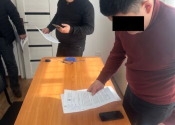 Чолпон-Атанын мурдагы мэри кармалды. Ал Камчы Көлбаевге жер тилке берген деп айыпталууда