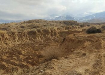 Ысык-Көлдө көлдүн жээгиндеги кумду башка жакка ташыган кишиге териштирүү иштери башталды