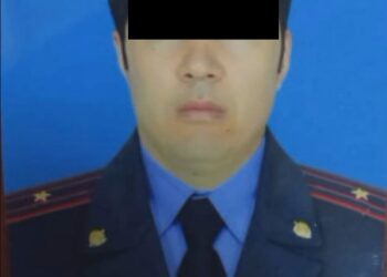 Ош облустук милициясынын бөлүм башчысы пара алып жаткан жеринен кармалды (видео)