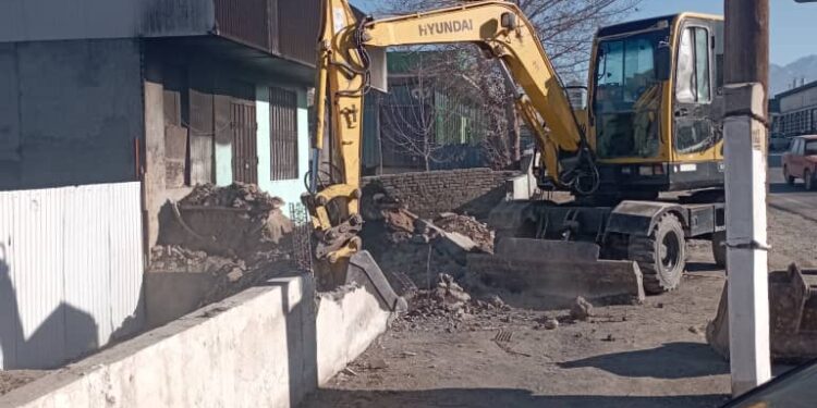 Баткенде мыйзамсыз салынган 30 объект буздурулду (сүрөт)