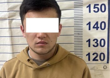 Кадамжайда жарандар таңга маал үйүндөгү баалуу буюмдарын уурдатып жүрүшкөн. Шектүү кармалды