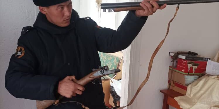 Ысык-Көлдө милиция мыйзамсыз сакталган 15 курал-жаракты аныктады