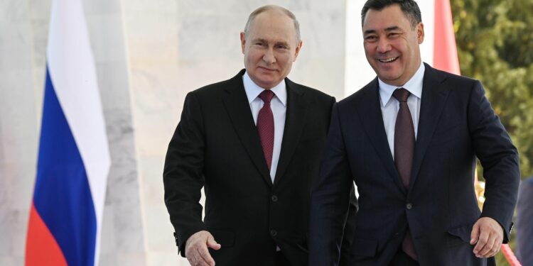 Садыр Жапаров Владимир Путинди куттуктады