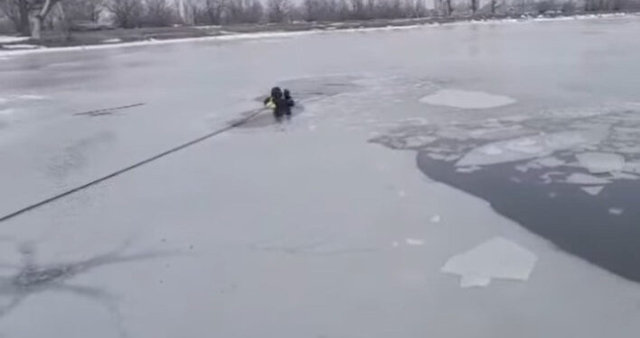 Мурас-Ордо конушунда муз тээп ойноп жүргөн 2 бала сууга чөгүп каза тапты