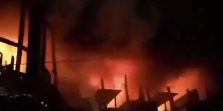 Бангладеште ресторан өрттөнүп, 40тан ашуун адам каза болду (видео)