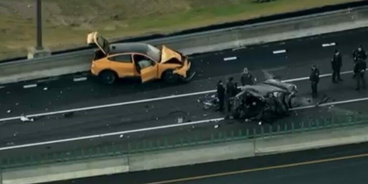 АКШда жол кырсыктан каза болгон 2 кыргыз жигиттин сөөгү мекенге жеткирилди