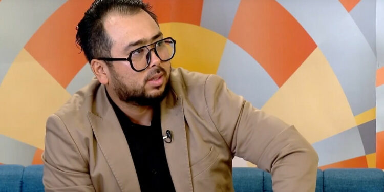 Эркин Эгембердиев Бакен Кыдыкеева атындагы театрдын көркөм жетекчиси болуп дайындалды