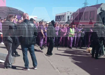 Орусияда Wildberries’тин кампасында рейд жүрүп, 21 мигрант кармалды (видео)