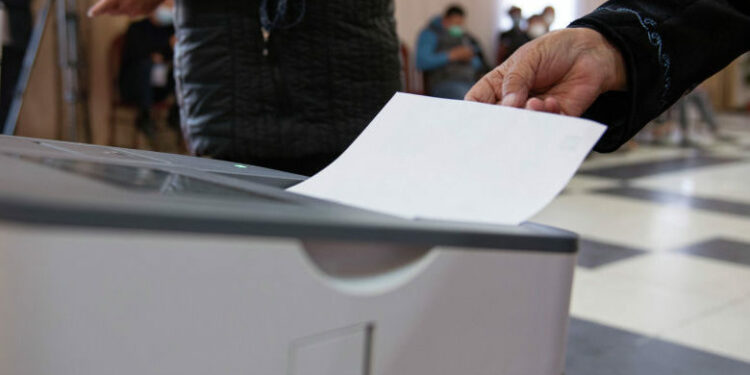 Ош округунан депутат болуу үчүн арыз жазган талапкерлер жок