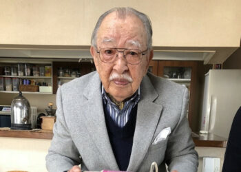 Караокенин жаратуучусу 100 жашында көз жумганы маалым болду