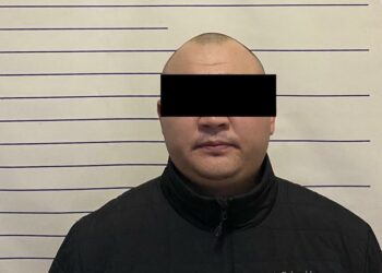 «Өлкө жетекчилиги менен байланышым бар, кызматка коём деп, 50 миң доллар алган». Бишкекте алдамчылыкка шектүү кармалды