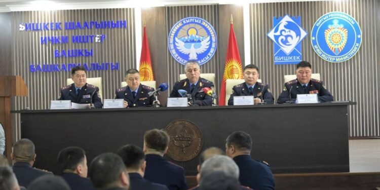 ИИМ: Бишкектеги соода борборлорунун ээлери жана менчик кайтаруу ишканалардын башчылары менен жолугушуу өттү