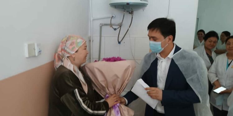 Мүрөк, Мөлтүр, Айдар. Ошто жарыкка келген 3 эмдин апасына акчалай көмөк көрсөтүлдү