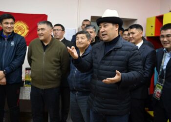 Президент «Ак шумкарларды» жеңиши менен куттуктады (сүрөт)