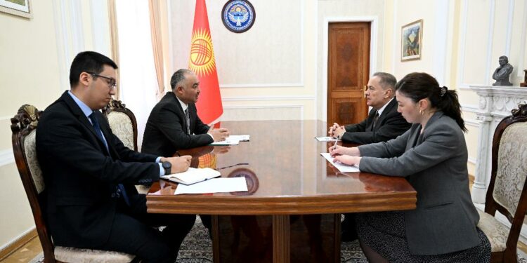 Нурланбек Шакиев Мажарстандын Кыргызстандагы элчисин кабыл алды