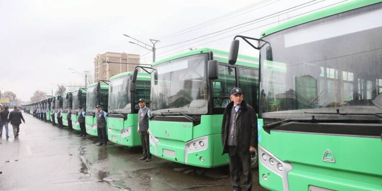 Ош шаарына 100 автобус, оор техникалар жана жеңил унаалар берилди (сүрөт)