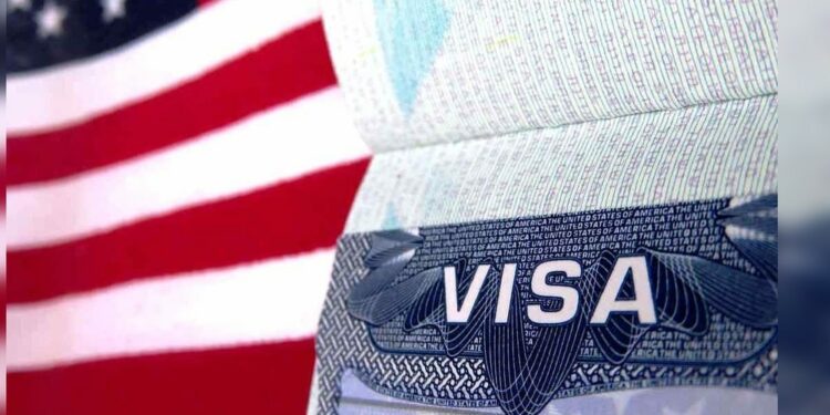 Америка кыргызстандыктар үчүн туристтик жана бизнес визанын мөөнөтүн 10 жылга чейин узартты