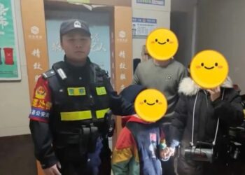 Кытайда аутизм менен жабыркаган баланы мультфильмдин жардамы менен табышты