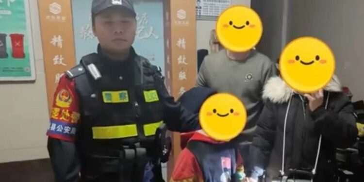 Кытайда аутизм менен жабыркаган баланы мультфильмдин жардамы менен табышты