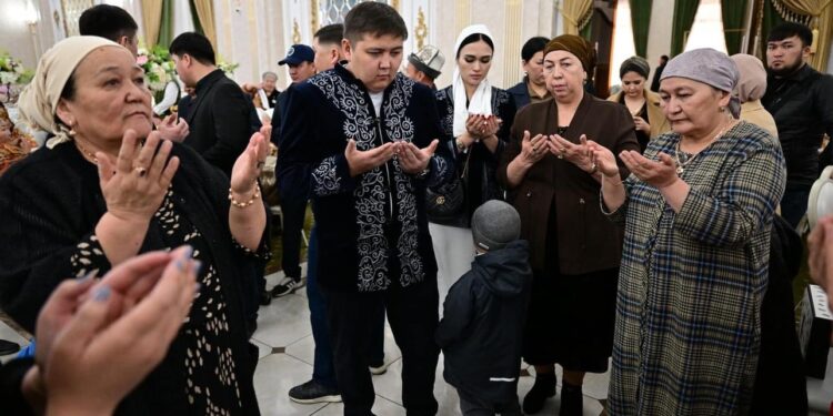 Тай-Мурас Ташиев 600дөй аялга майрамдык маанай тартуулады