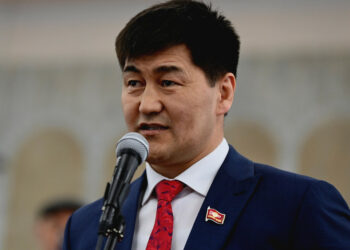 «Жанымда болосуң дедиңиз эле». Шайлообек Атазов Жапаров менен Ташиевге кайрылды