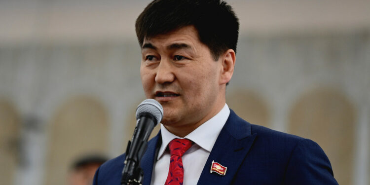 «Жанымда болосуң дедиңиз эле». Шайлообек Атазов Жапаров менен Ташиевге кайрылды