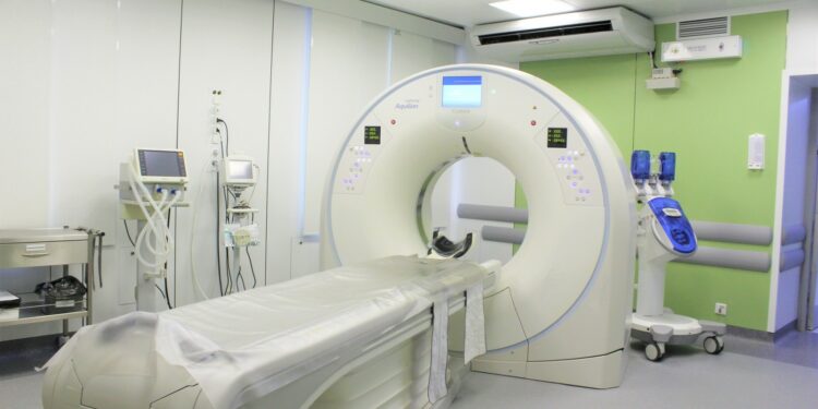 УКМК: «Менчик медициналык мекемелерде томографиянын баасы арзандады»