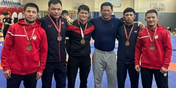 Эркин күрөш боюнча курама команда Түркиядагы эл аралык мелдеште байгелүү орундарга ээ болушту