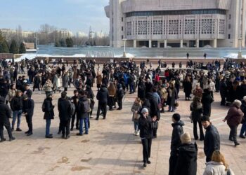 Алматылыктарды саат 16:00гө чейин чогулган жерлерде болууга чакырды