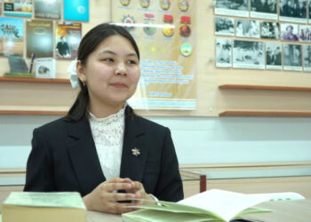 Казакстанда 8-класстын окуучусу 1,5 жылда 700 китеп окуп чыккан