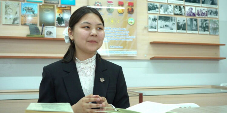 Казакстанда 8-класстын окуучусу 1,5 жылда 700 китеп окуп чыккан