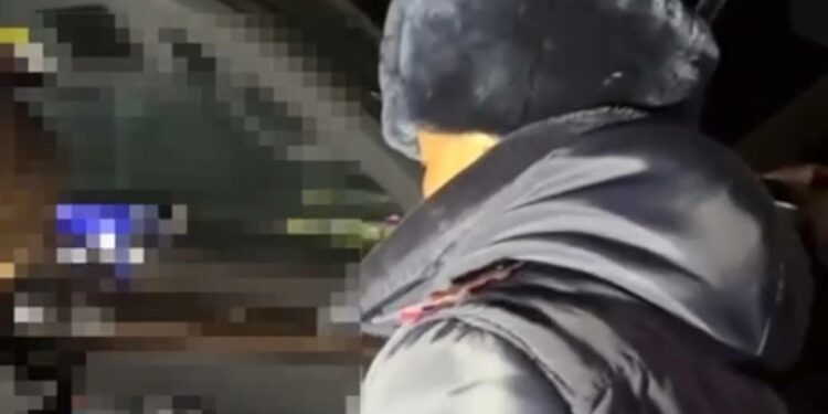 Бишкекте унаа айдап бараткан мас аялдын жол тескөөчүлөргө «концерт» койгон видеосу жарыяланды