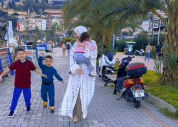 Айпери Кубик кызы балдары менен чет өлкөгө убактылуу көчүп кеткенин жазды